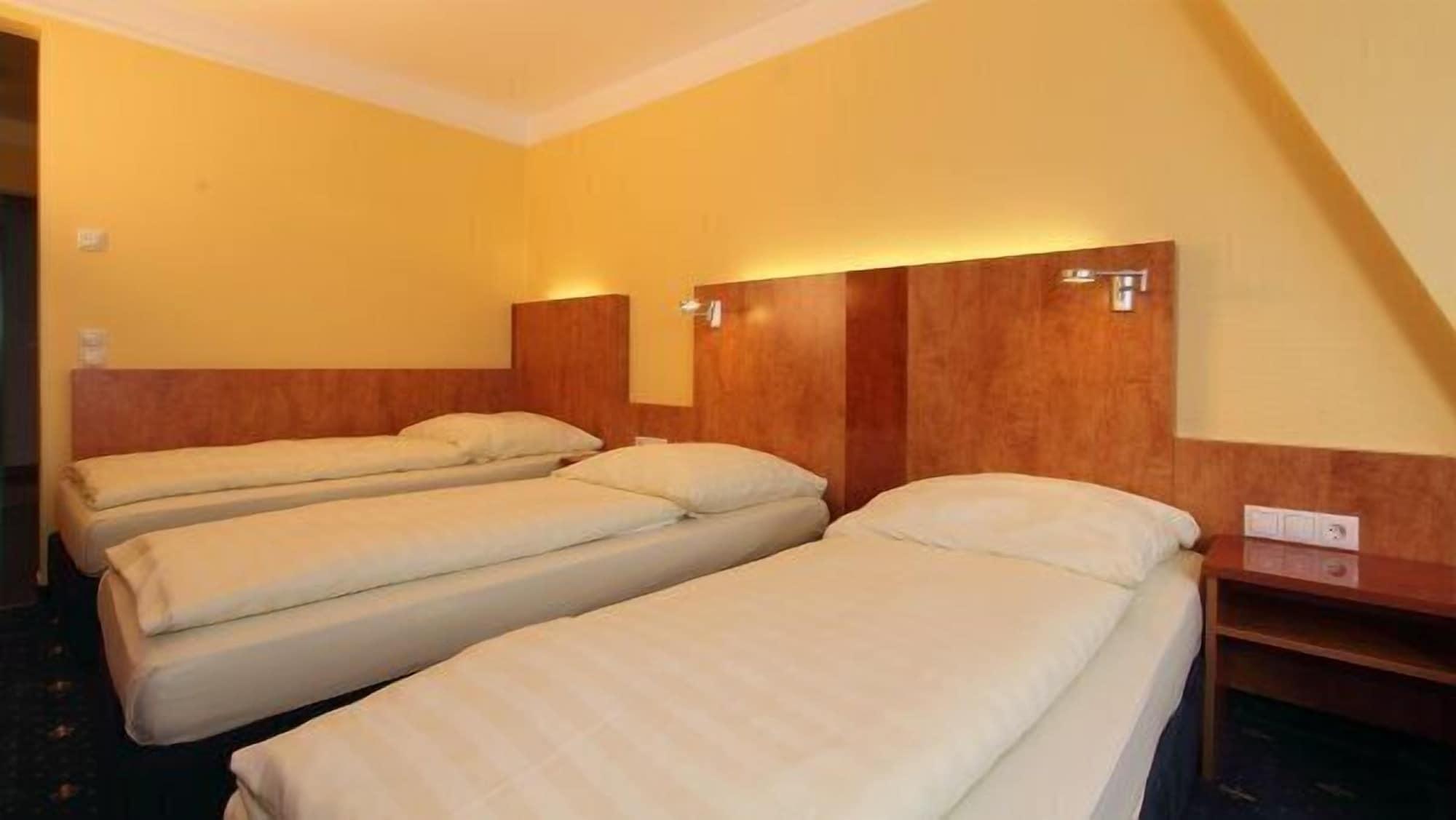 Aparthotel Astro - Nichtraucherhotel Stuttgart Bagian luar foto