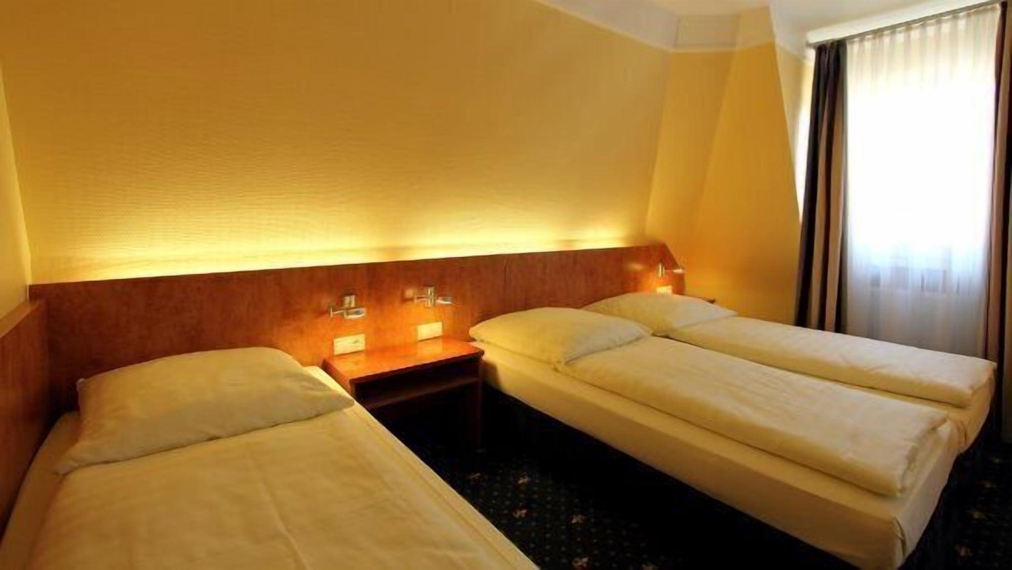 Aparthotel Astro - Nichtraucherhotel Stuttgart Bagian luar foto