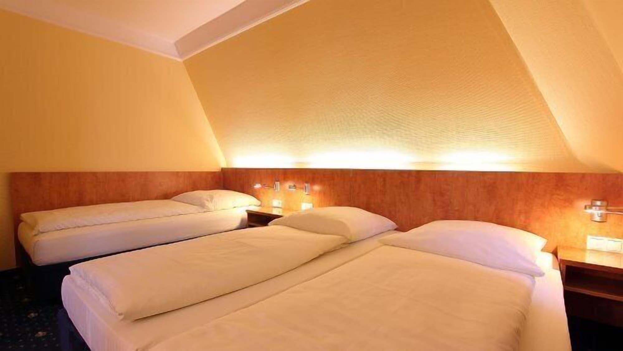 Aparthotel Astro - Nichtraucherhotel Stuttgart Bagian luar foto