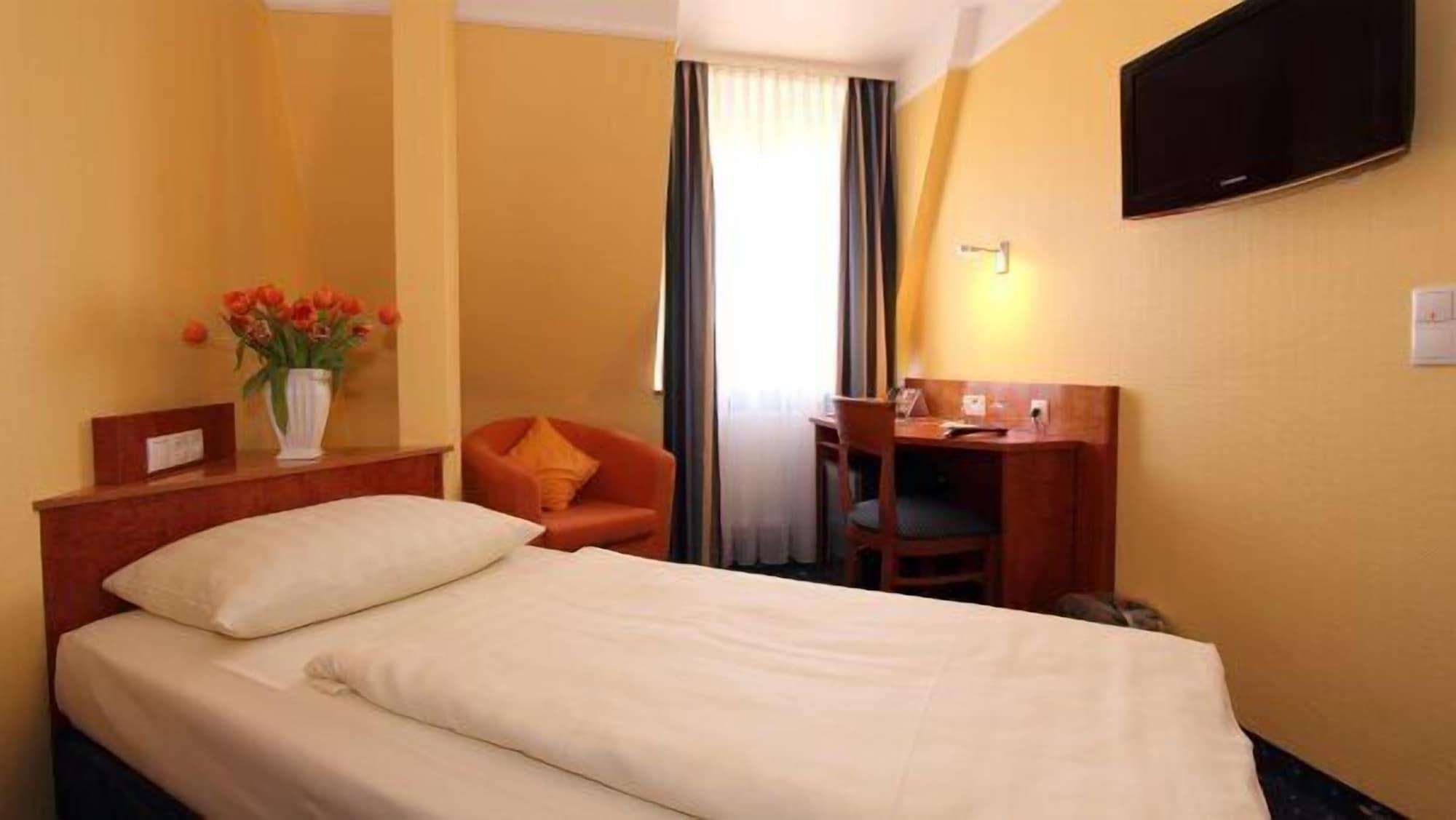 Aparthotel Astro - Nichtraucherhotel Stuttgart Bagian luar foto