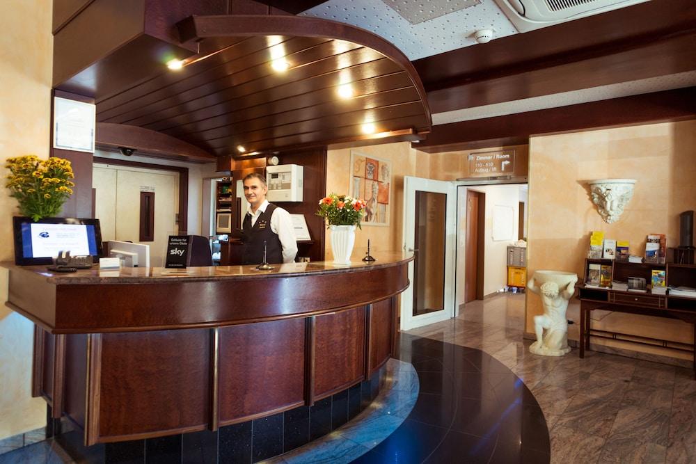 Aparthotel Astro - Nichtraucherhotel Stuttgart Bagian luar foto